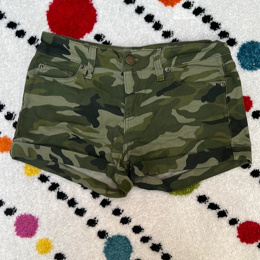 Cute camo short shorts